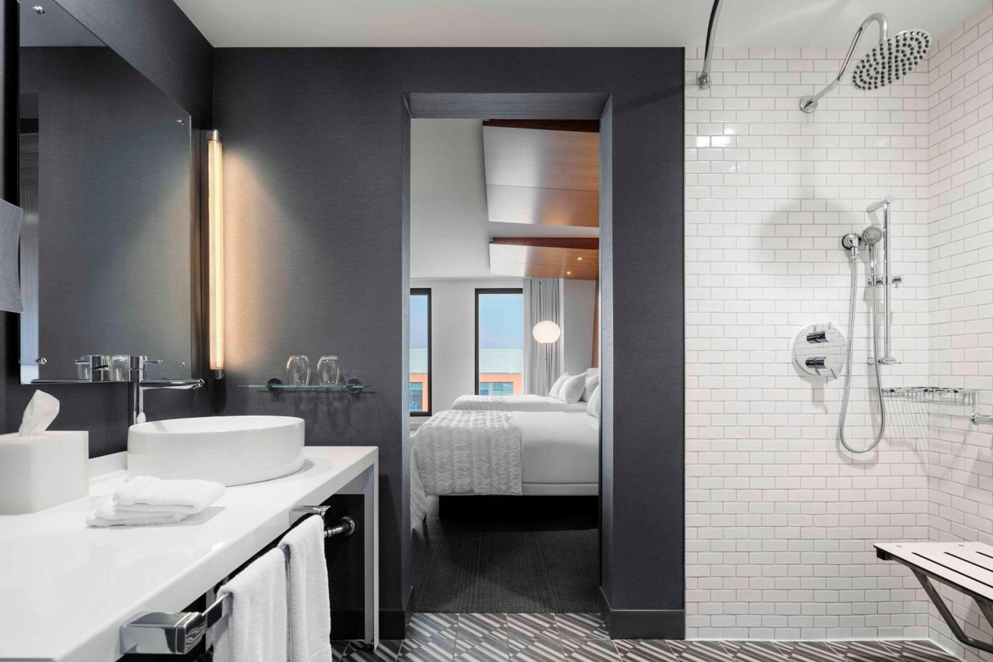 Hotel Le Meridien Columbus, The Joseph Columbus