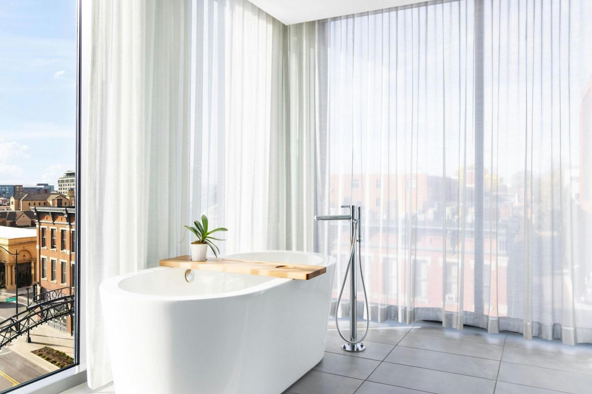 Le Meridien Columbus, The Joseph